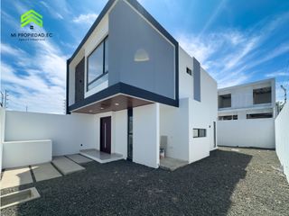 Foto 31 de EN VENTA CASA MODERNA - ATRS DE LA CLNICA SAN GREGORIO - MANTA