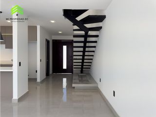 Foto 12 de EN VENTA CASA MODERNA - ATRS DE LA CLNICA SAN GREGORIO - MANTA