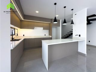 Foto 7 de EN VENTA CASA MODERNA - ATRS DE LA CLNICA SAN GREGORIO - MANTA