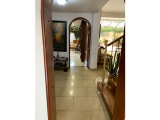 Foto 2 de Casa Niza 454 m2