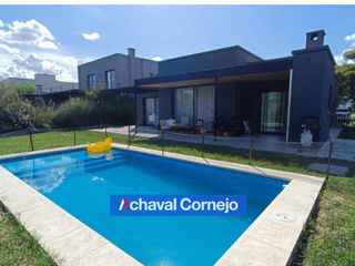 Foto 1 de VENTA Casa una planta en Vistas, Puertos (3 dormitorios, dependencia y pileta)