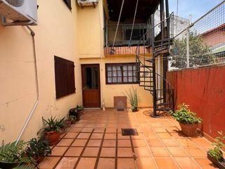 Foto 13 de EXCELENTE CASA CENTRICA DE DOS PLANTA EN VENTA CON ESCRITURA