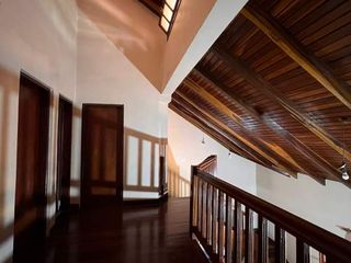 Foto 3 de EXCELENTE CASA CENTRICA DE DOS PLANTA EN VENTA CON ESCRITURA
