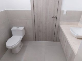 Foto 5 de VENTA Departamento de 2 dormitorios con vista al Rio  Av. Leon Febrescordero