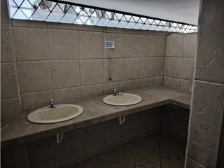 Foto 10 de La Kennedy, Galpón en Renta, 600m2, 5 Ambientes