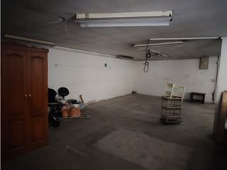 Foto 5 de La Kennedy, Galpón en Renta, 600m2, 5 Ambientes