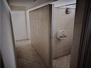 Foto 3 de La Kennedy, Galpón en Renta, 600m2, 5 Ambientes