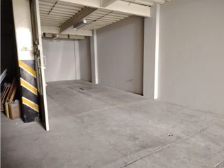 Foto 1 de La Kennedy, Galpón en Renta, 600m2, 5 Ambientes