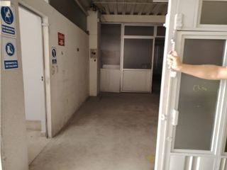 Foto 2 de La Kennedy, Galpón en Renta, 600m2, 5 Ambientes