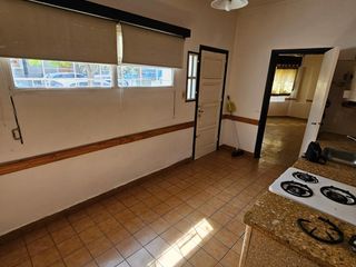 Foto 1 de CASA CÉNTRICA EN VENTA, 2 HAB.