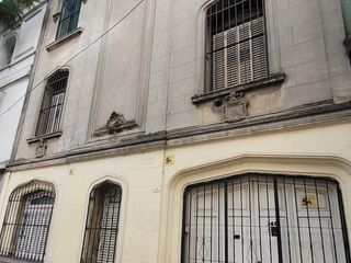 Foto 2 de CASA DE ESTILO EN 3 PLTAS - 260 m2