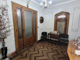 Foto 4 de CASA DE ESTILO EN 3 PLTAS - 260 m2