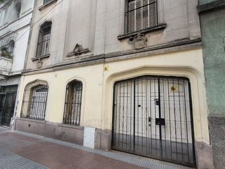 Foto 1 de CASA DE ESTILO EN 3 PLTAS - 260 m2