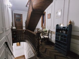 Foto 5 de CASA DE ESTILO EN 3 PLTAS - 260 m2
