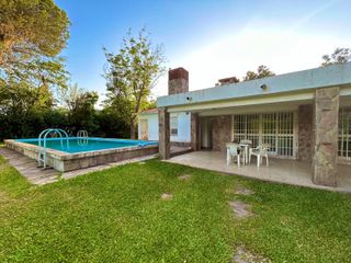 Foto 15 de Venta Casa  Funes garita 14 2 dormitorios piscina jardín parquizado