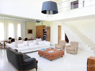 Foto 3 de Increíble casa de estilo moderno en Santa Catalina - VILLANUEVA