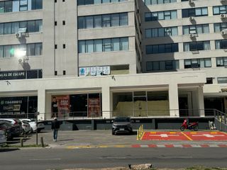 Foto 1 de Local en  zona comercial amplio y plantas libres