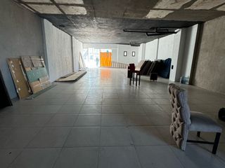 Foto 4 de Local en  zona comercial amplio y plantas libres