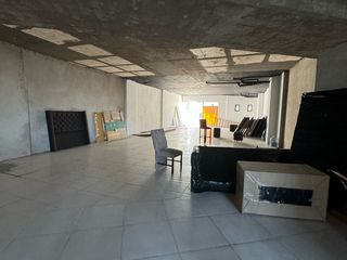 Foto 5 de Local en  zona comercial amplio y plantas libres