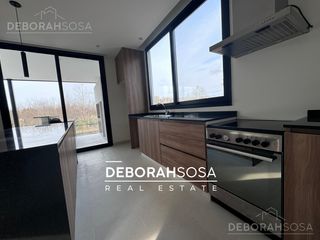 Foto 4 de Casa en Venta 5 ambientes con Pileta a metros del Río en el Barrio El Naudir Zona Norte