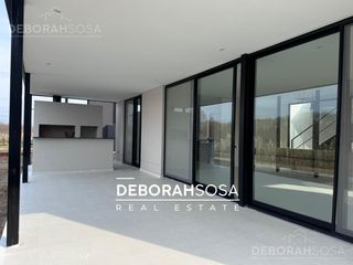 Foto 19 de Casa en Venta 5 ambientes con Pileta a metros del Río en el Barrio El Naudir Zona Norte