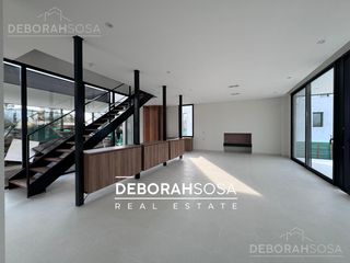Foto 1 de Casa en Venta 5 ambientes con Pileta a metros del Río en el Barrio El Naudir Zona Norte