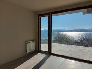 Foto 14 de Departamento en venta de 5 ambientes en Bariloche sobre costa de lago