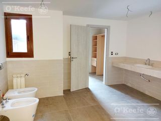 Foto 21 de Departamento en venta de 5 ambientes en Bariloche sobre costa de lago