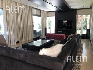 Foto 2 de Casa en venta en St. Thomas Canning | Triple lote