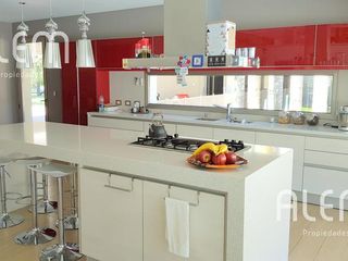 Foto 4 de Casa en venta en St. Thomas Canning | Triple lote