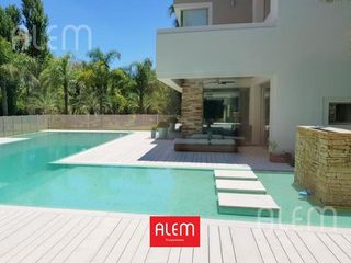 Foto 1 de Casa en venta en St. Thomas Canning | Triple lote