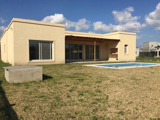 Foto 1 de Casa en venta en barrio cerrado El Canton