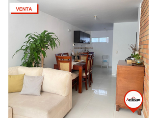 Foto 1 de LINDA CASA DE DOS PISOS PISOS EN SECTOR RESIDENCIAL