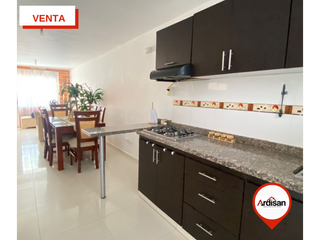 Foto 4 de LINDA CASA DE DOS PISOS PISOS EN SECTOR RESIDENCIAL