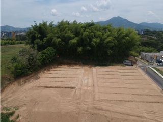 Foto 11 de Lote urbano medianero en venta en Jardines de Condina
