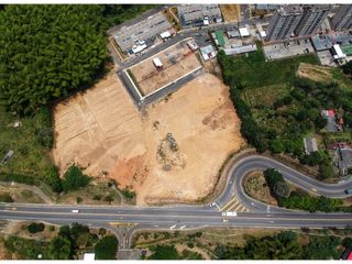 Foto 6 de Lote urbano medianero en venta en Jardines de Condina