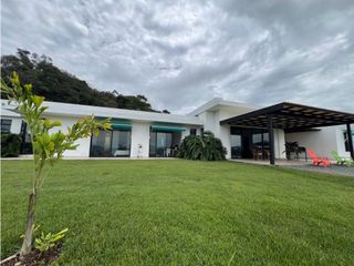 Foto 1 de Se Vende hermosa finca en el Lago Calima