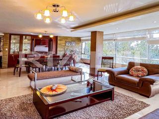 Foto 1 de Casa en venta Cumbayá 240 m2 dentro de Urbanización Privada.