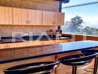 Foto 16 de Casa en venta Cumbayá 240 m2 dentro de Urbanización Privada.