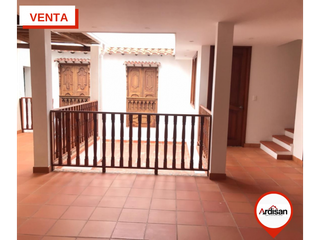 Foto 3 de CASA ESQUINERA CENTRAL CON 4 LOCALES EN RENTA