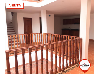 Foto 1 de CASA ESQUINERA CENTRAL CON 4 LOCALES EN RENTA