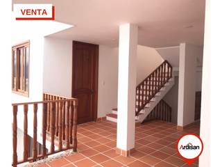 Foto 4 de CASA ESQUINERA CENTRAL CON 4 LOCALES EN RENTA