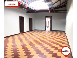 Foto 1 de VENTA ó ARRIENDO - CASA COMERCIAL PLANA CENTRAL