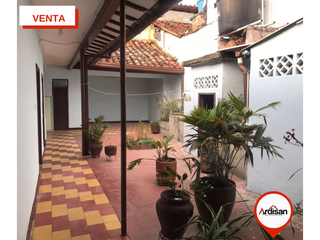 Foto 6 de VENTA ó ARRIENDO - CASA COMERCIAL PLANA CENTRAL
