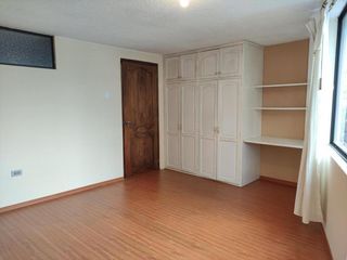 Foto 15 de Casa Rentera de Oportunidad, 5 departamentos y 2 locales comerciales, El Ejido, Quito