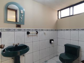 Foto 19 de Casa Rentera de Oportunidad, 5 departamentos y 2 locales comerciales, El Ejido, Quito