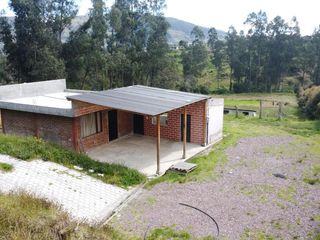 Foto 10 de Amplio Terreno en renta de 8700 m²con una suite rustica - Sector Alangasi