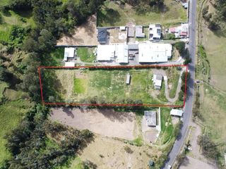 Foto 3 de Amplio Terreno en renta de 8700 m²con una suite rustica - Sector Alangasi