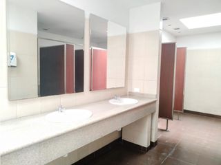 Foto 10 de La Mariscal, Oficina en Renta, 460m2, 6 Ambientes