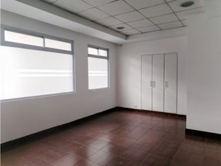 Foto 14 de La Mariscal, Oficina en Renta, 460m2, 6 Ambientes